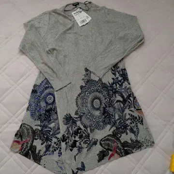 꽃무늬 자수 긴팔 상의 그레이