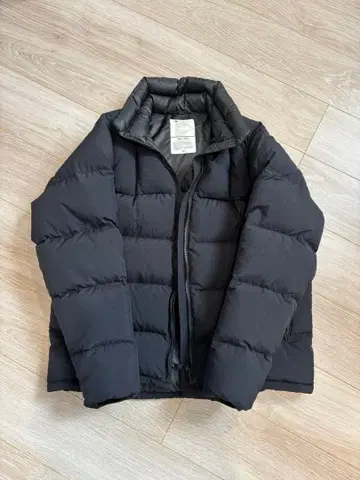 데상트 얼터레인 블랙 다운 자켓 S 사이즈