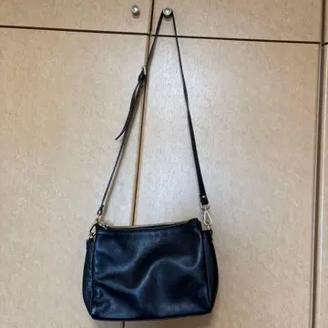 블랙 가죽 숄더백