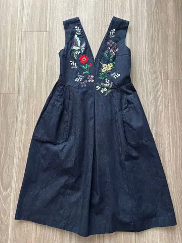 [ 새상품급 ] 체스티 자수 오버롤 스커트