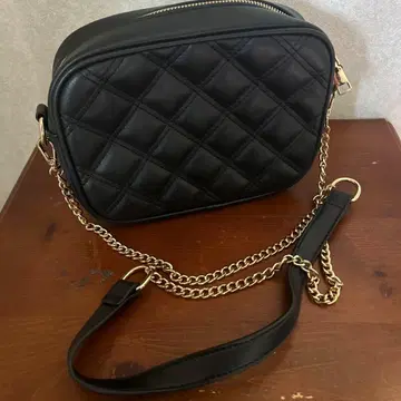 블랙 퀼팅 숄더백