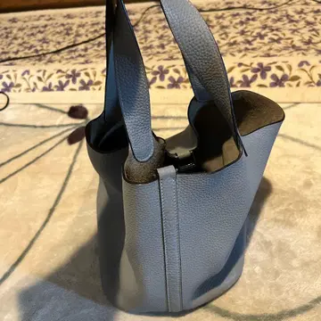 그레이 가죽 핸드백