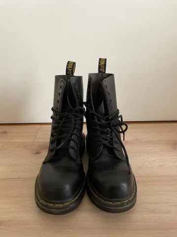 닥터마틴 10홀 부츠 UK4 블랙
