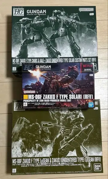 자쿠 II 복수의 레퀴엠 건담 프라모델 3점 묶음 판매