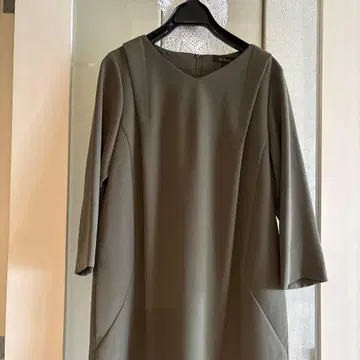 새상품 리플렉트 일본제 무릎 기장 심플 원피스 포멀 카키 L