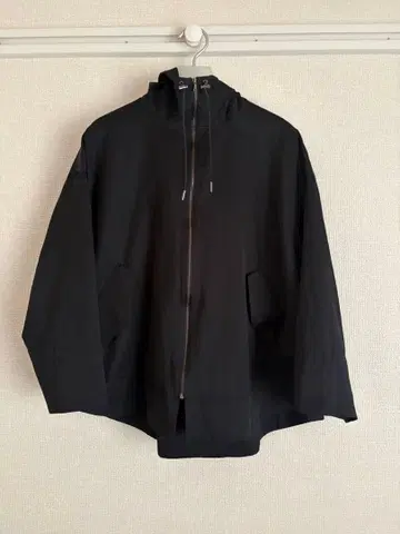 ebure 블랙 후드 부착 자켓