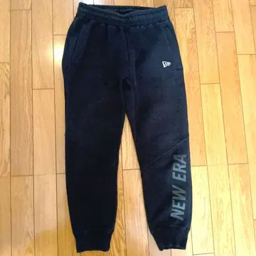 NEW ERA 블랙 조거 팬츠 MEDIUM
