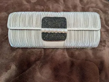 아이보리 클러치백