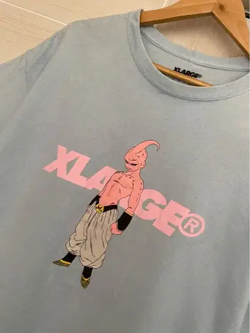 XLARGE 마인 부우 T셔츠 라이트 블루