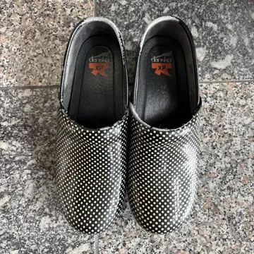 dansko XP 클로그 샌들 블랙 화이트 도트