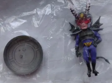 애니메이션 스타일 피규어 보라색 블랙