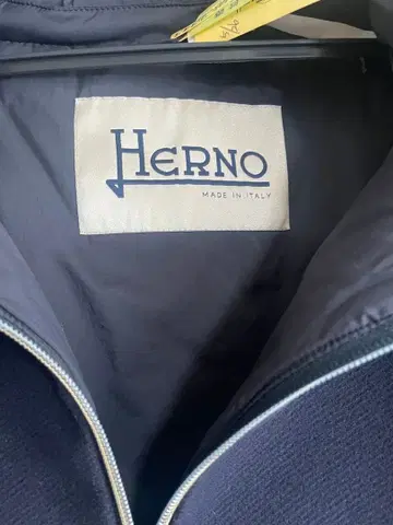 Herno 후드 부착 다운 자켓 네이비