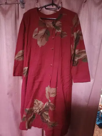 일품 붉은 잎 패턴 긴팔 무릎 기장 원피스