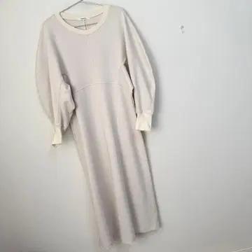 두두 돌먼 절개 컷 원피스