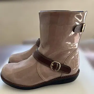 광택 베이지 장화 브라운 스트랩 포함 23.0EEE [ 새상품 ]