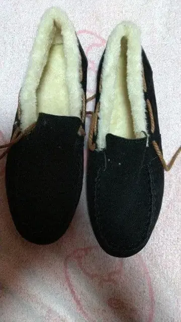 블랙 스웨이드 슬립온 퍼 내부