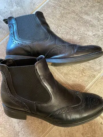 블랙 가죽 사이드 고어 부츠