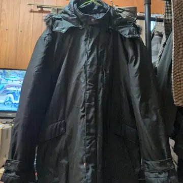 LOUIS CHAVILON 블랙 모즈 코트