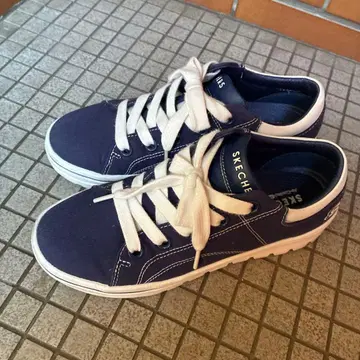 SKECHERS 네이비 로우컷 스니커즈