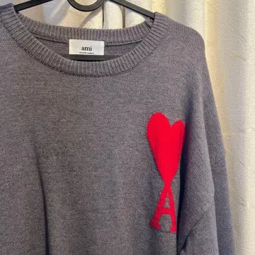 하트 로고 자수 니트