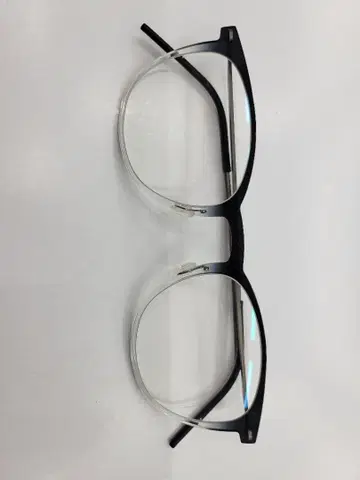 LINDBERG 블랙 프레임 안경