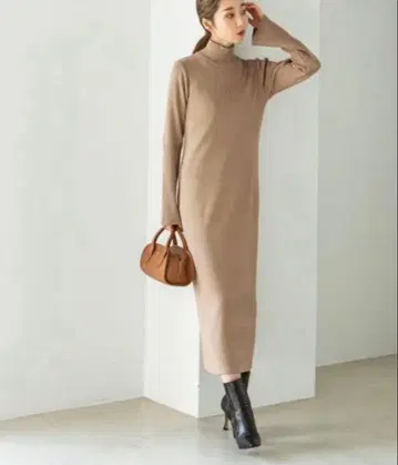 NOBLE 총침 I라인 니트 원피스 베이지 프리 사이즈