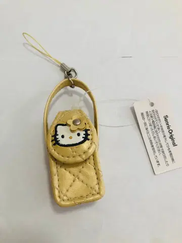 키티 퀼팅 골드 핸드폰 스트랩