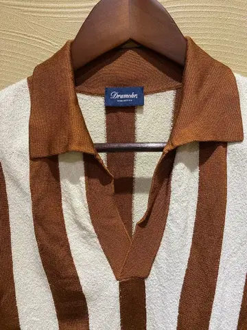 돌모어 스트라이프 V넥 니트