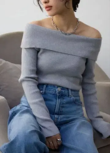 오프숄더 리브 니트 스웨터 그레이