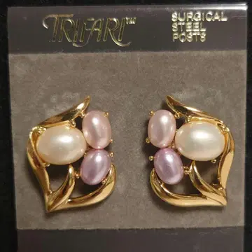 TRIFARI 펄과 컬러 스톤의 귀걸이