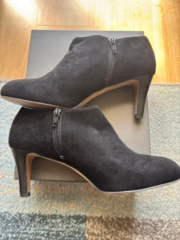 UNITED ARROWS 블랙 스웨이드 부티