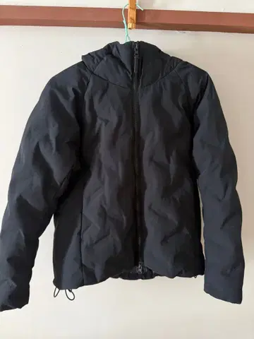 티고라 후드 부착 다운 자켓 블랙 M