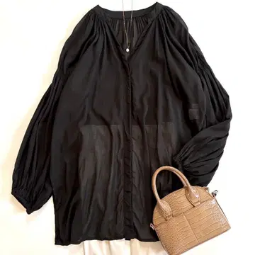 새상품급 DouDou 두두 시어 볼륨 슬리브 블라우스 블랙 블랙
