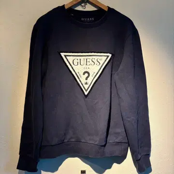 GUESS 네이비 크루넥 트레이닝복