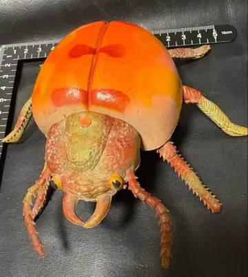 오렌지 컬러의 곤충 황금풍뎅이? 피규어 약 10cm