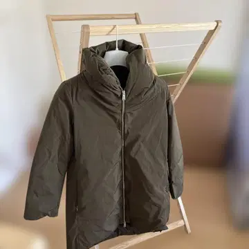 올리브색 미들 다운 자켓