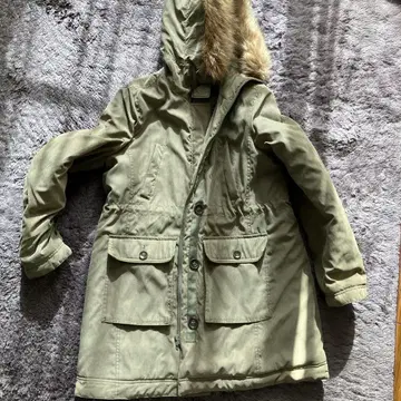 카키 퍼 후드 모즈 코트