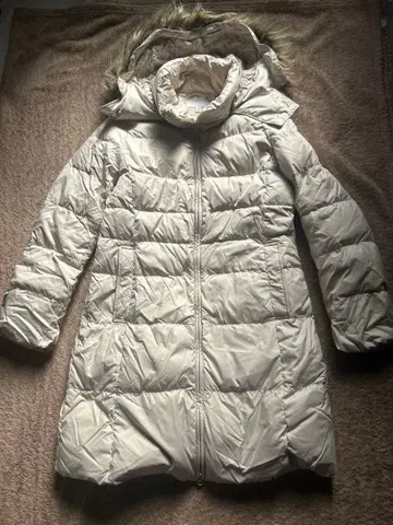 후드 부착 라이트 베이지 다운 자켓 M