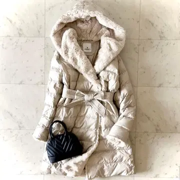 컨디션 최상 모라비토 블랑 안쪽 퍼 다운 코트 롱 기장 베이지 38