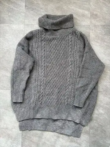 doors 케이블 터틀넥 스웨터