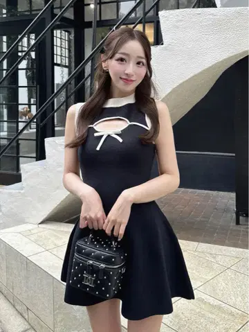 포인트 오픈 니트 미니 원피스