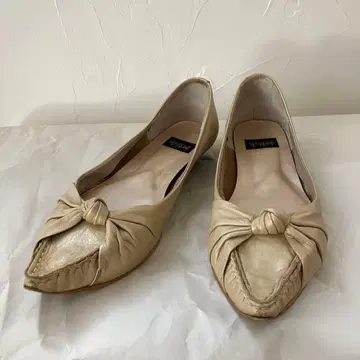 새상품급 히미코 펌프스 베이지 골드 23.5