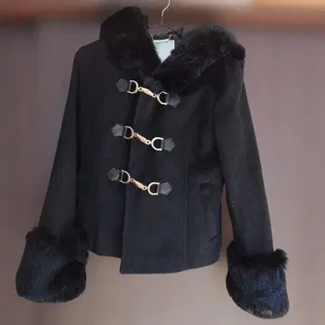 퍼 달린 블랙 숏 더플 코트