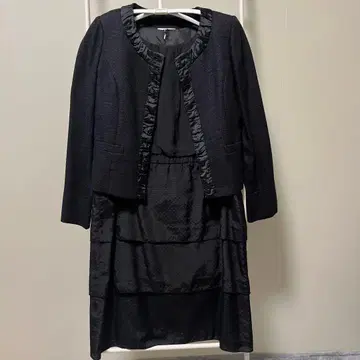 Emma James 프릴 정장 세트 블랙