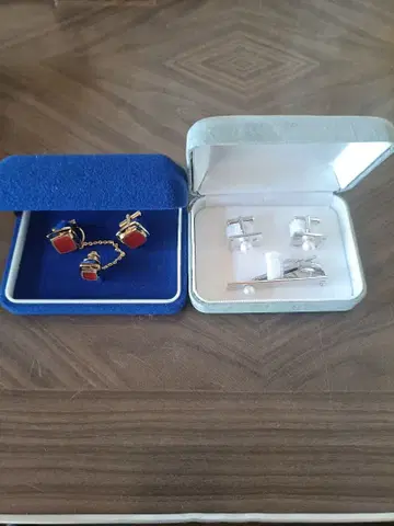 커프스와 넥타이핀 2세트