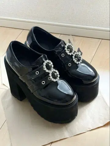 BUBBLES 더블 버클 통굽 신발 13cm 35 사이즈