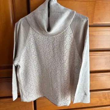 하이넥 라이트 그레이 7부 소매 니트