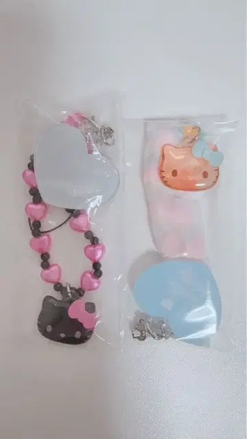 산리오 아이러브헬로키티 시크릿 스트랩 스카이블루 선번 블랙 핑크