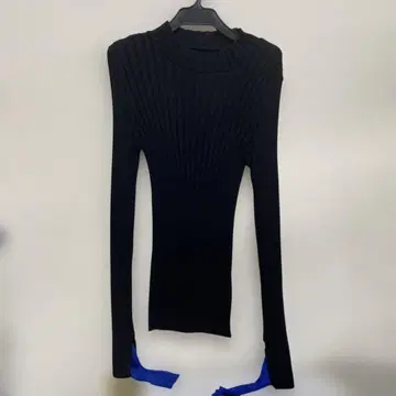 united tokyo 미형 블랙 플리츠 리브 니트 스웨터