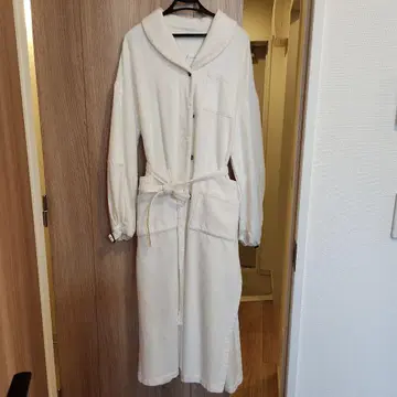 Uttrykk 화이트 롱 코트 허리 리본 포함